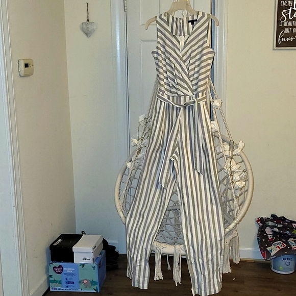 Tommy Hilfiger Grey and White striped spring time romper. Like New!! - Picture 4 of 7